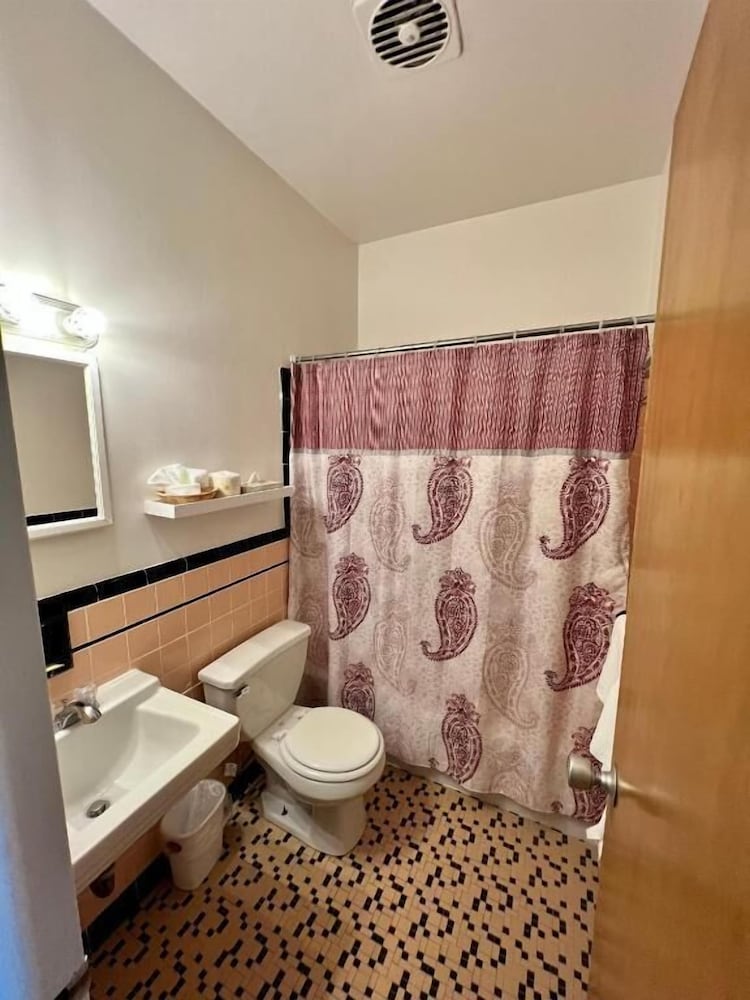 Lenox Hotel and Suites 14/15
