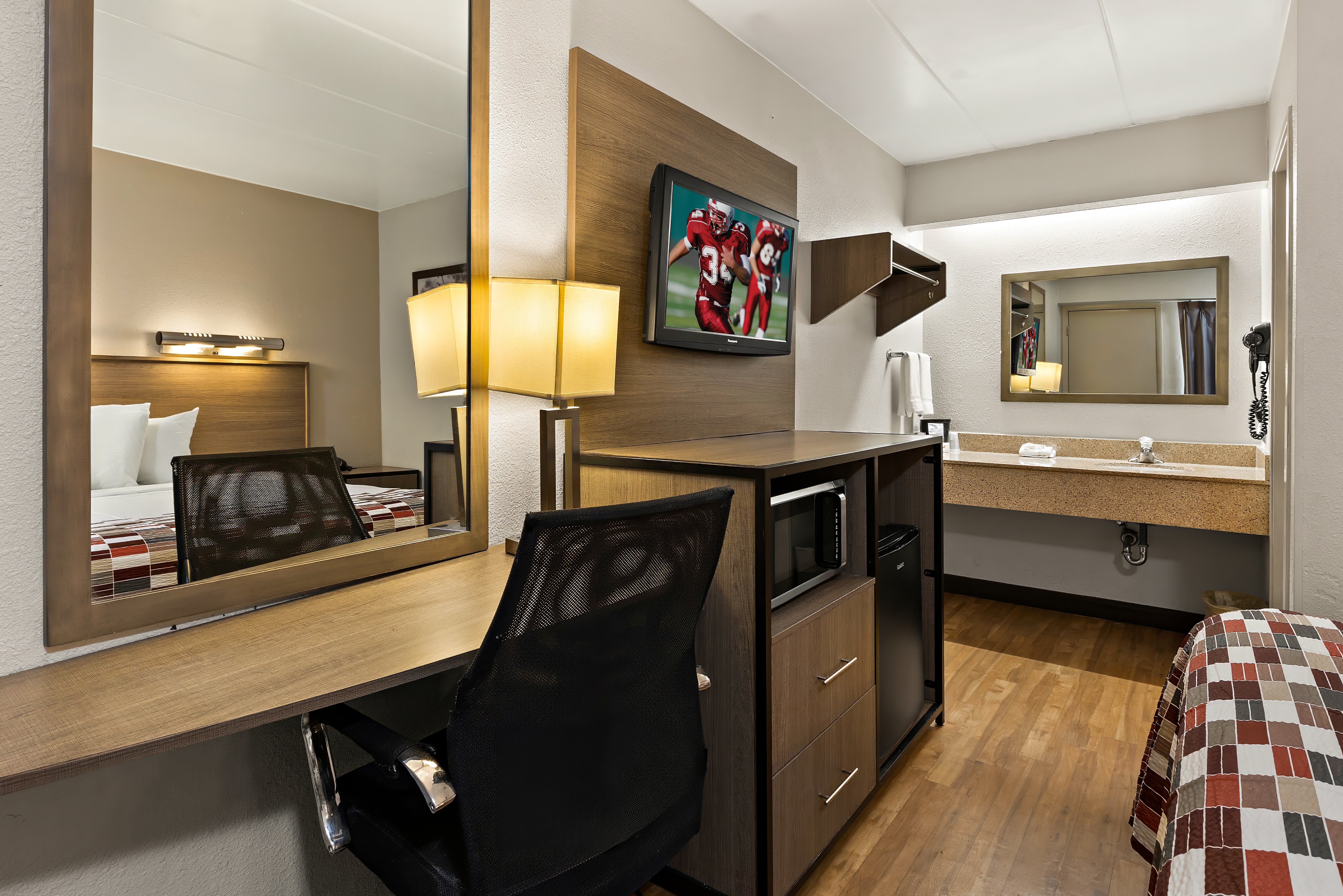 غرفة ديلوكس بسرير كينج، Red Roof Inn Cleveland-Independence 6/6