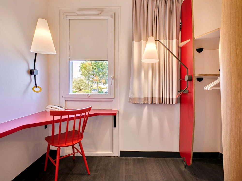 ibis La Roche sur Yon 53/73