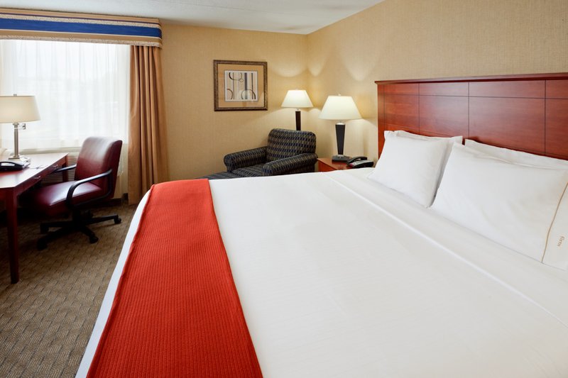 Holiday Inn Express Ramsey-Mahwah 2/12