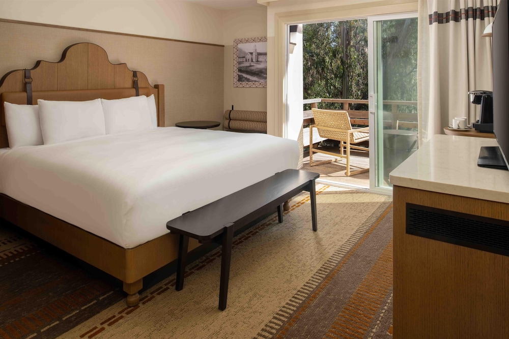 Room, King Bed, Forest View, Patio