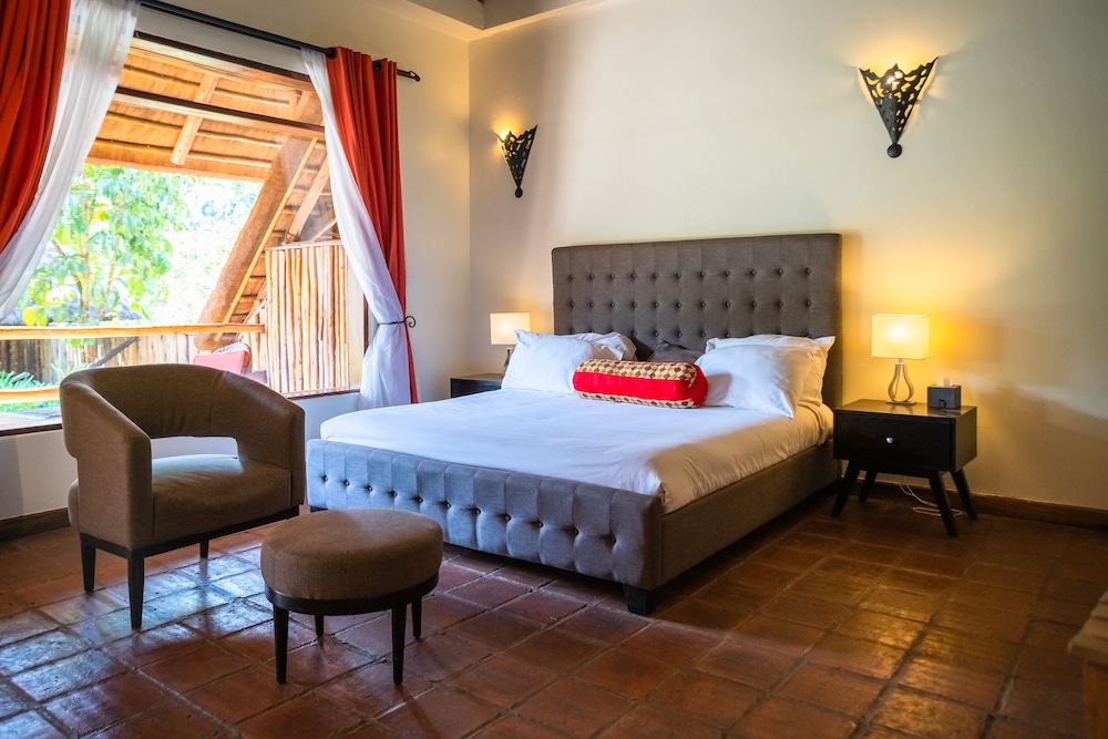 Le Petit Village Hotel 10/50