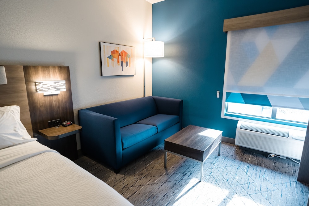 Holiday Inn Express Hotel and Suites Knoxville-North-I-75 Exit 112 40/61