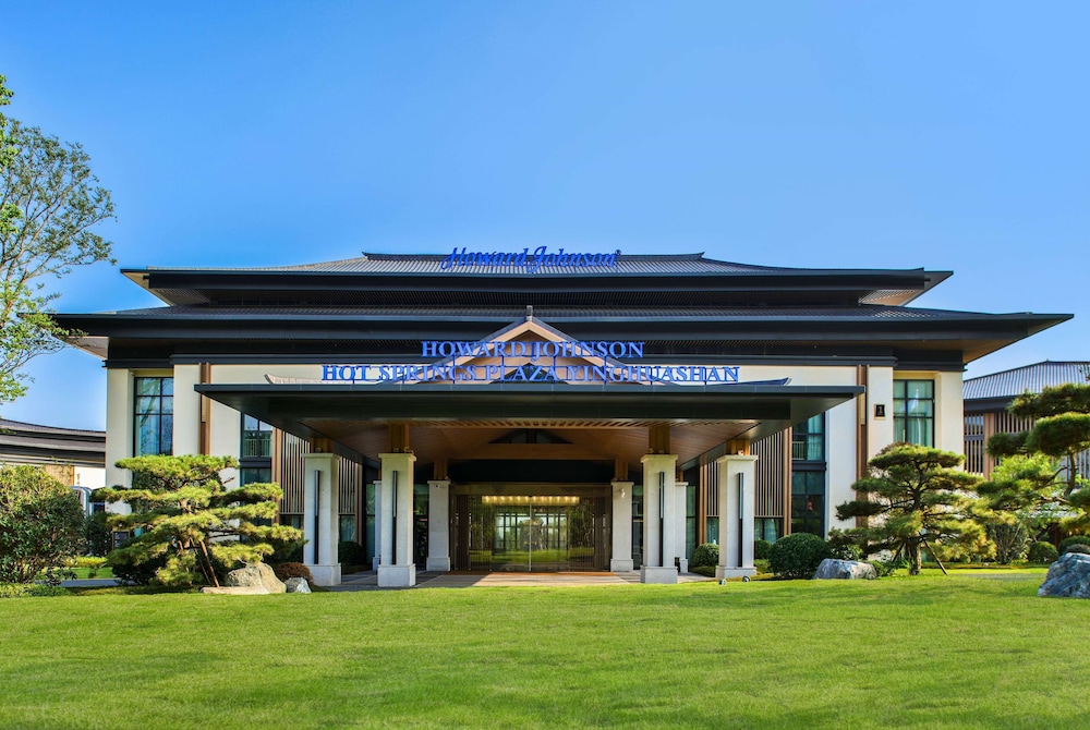 Howard Johnson Hot Springs Plaza YingHuaShan 5/60