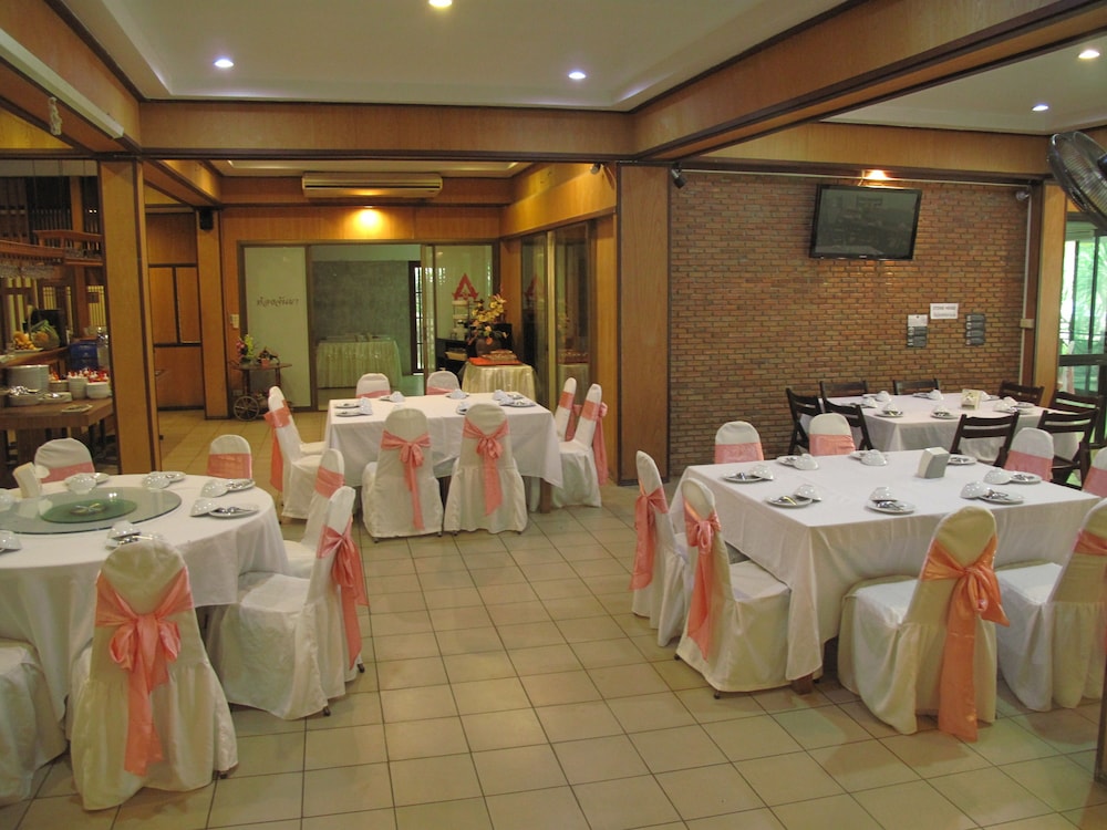 Dusit Hotel 36/50