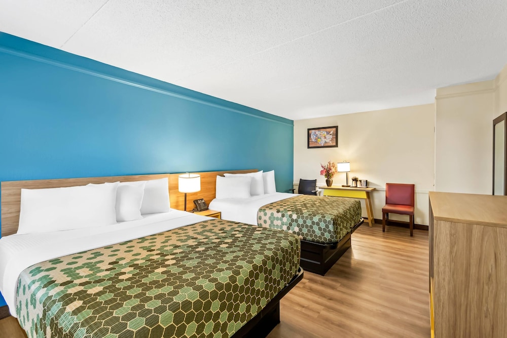 Room, 2 Queen Beds, Smoking