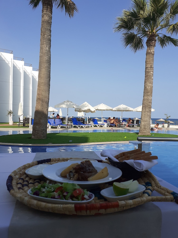 Mimoza Beach Hotel 42/45