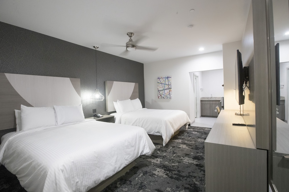 House Hotel 9/25