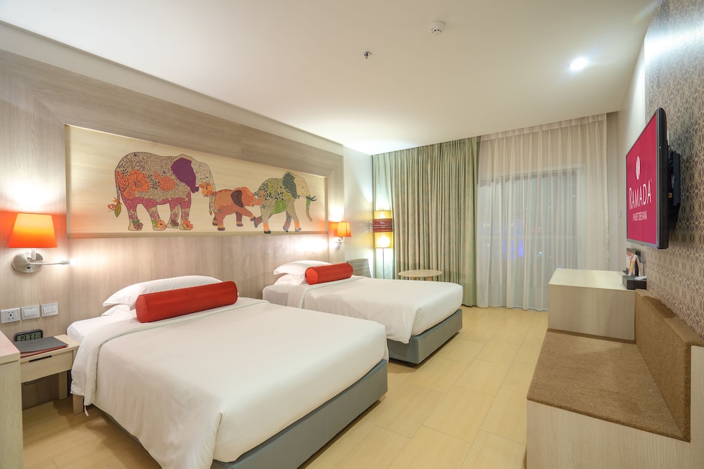 Ramada By Wyndham Phuket Deevana 24/70