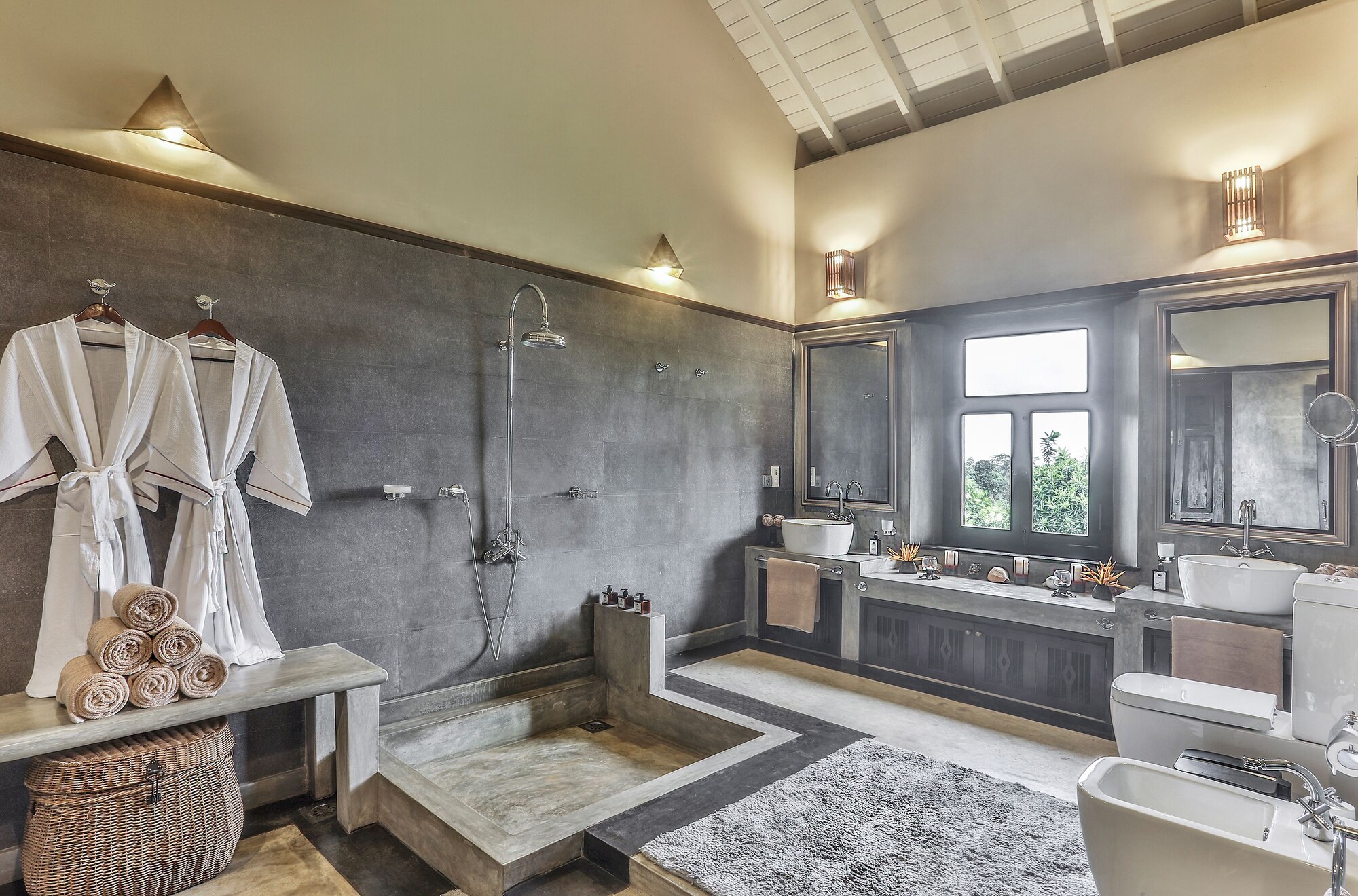 SIGNATURE, SUITE, POOL VIEW, POOL SIDE
