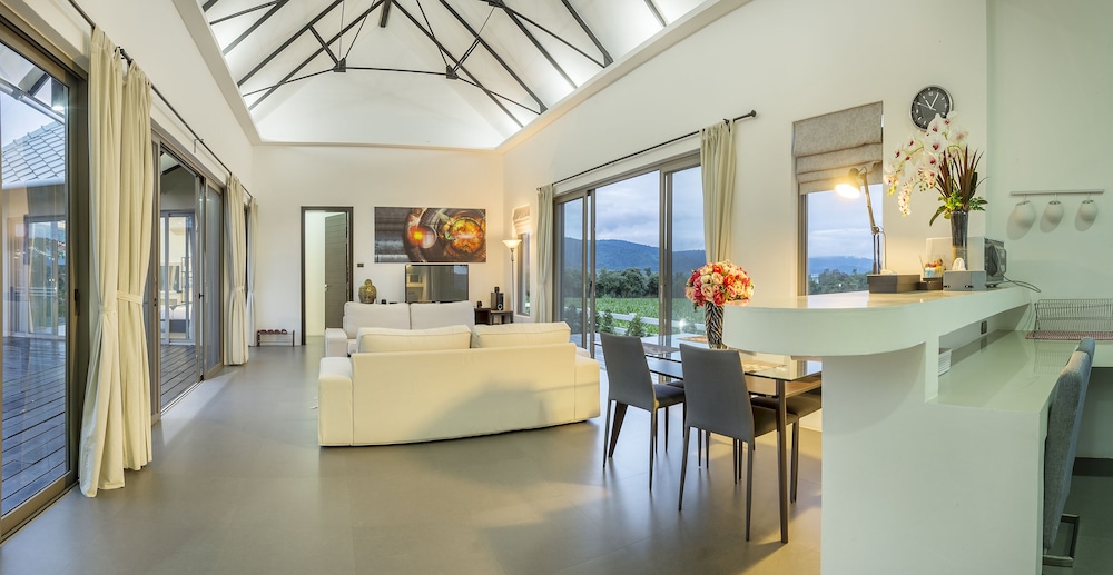 Lucerne Villa Resort 19/34