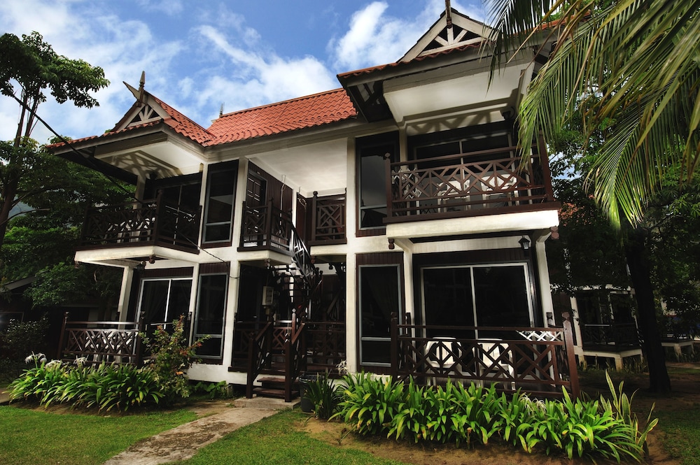 Paya Beach Spa and Dive Resort 4/50