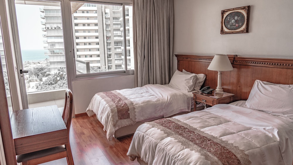 Holiday Home Suites 10/48