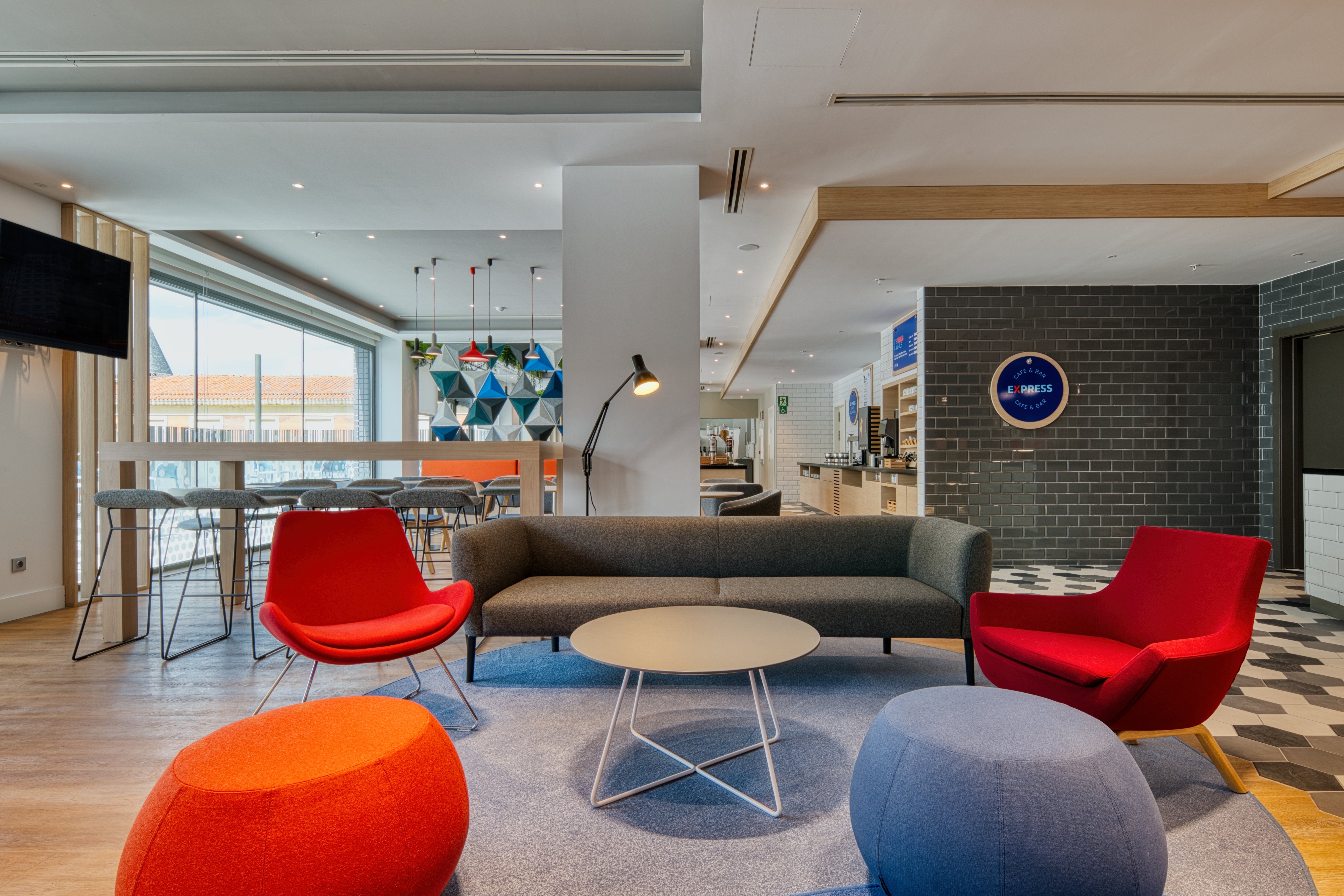 Holiday Inn Express Madrid Airport 25/40