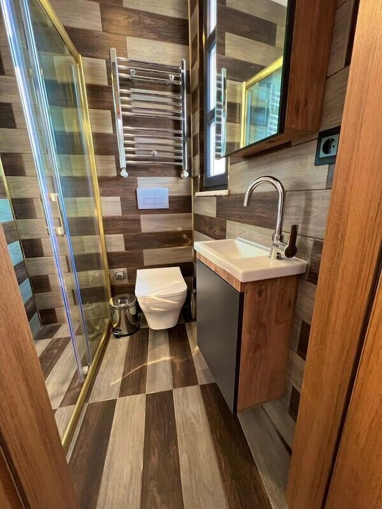 Beta Hotel 35/37