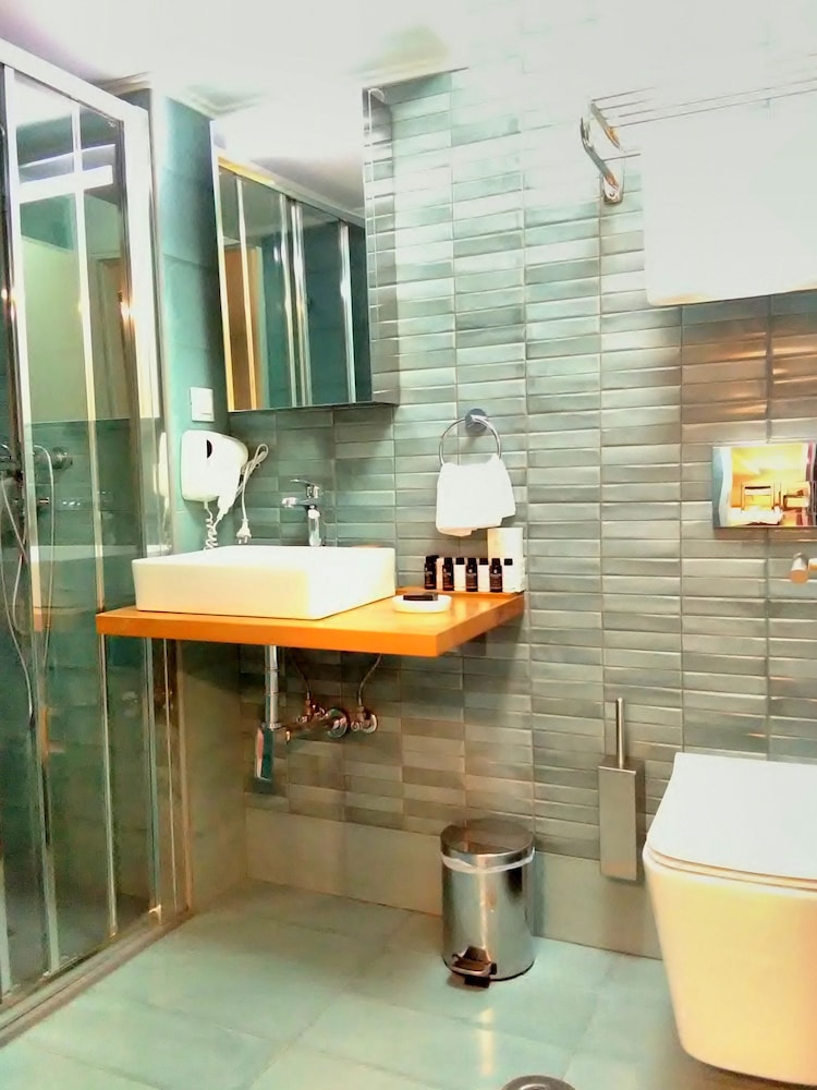 Chios City Inn 46/48