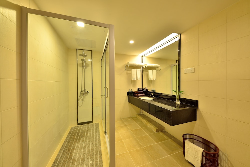 Haijun Hotel 50/50