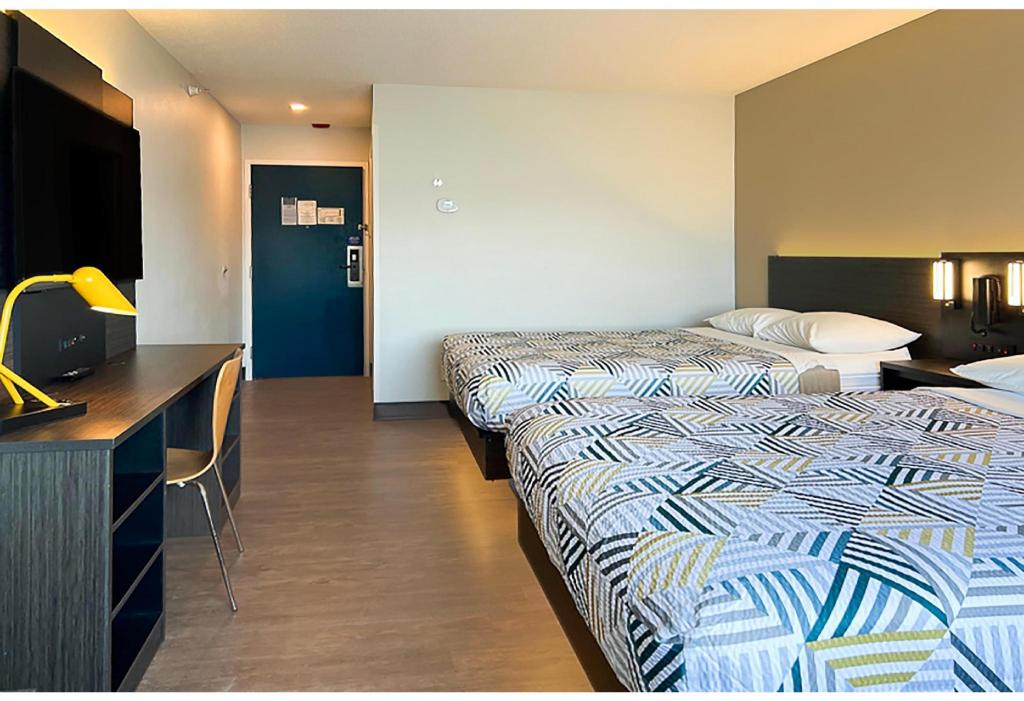 2 Queen Beds - Mobility Accessible Tub Nsmk