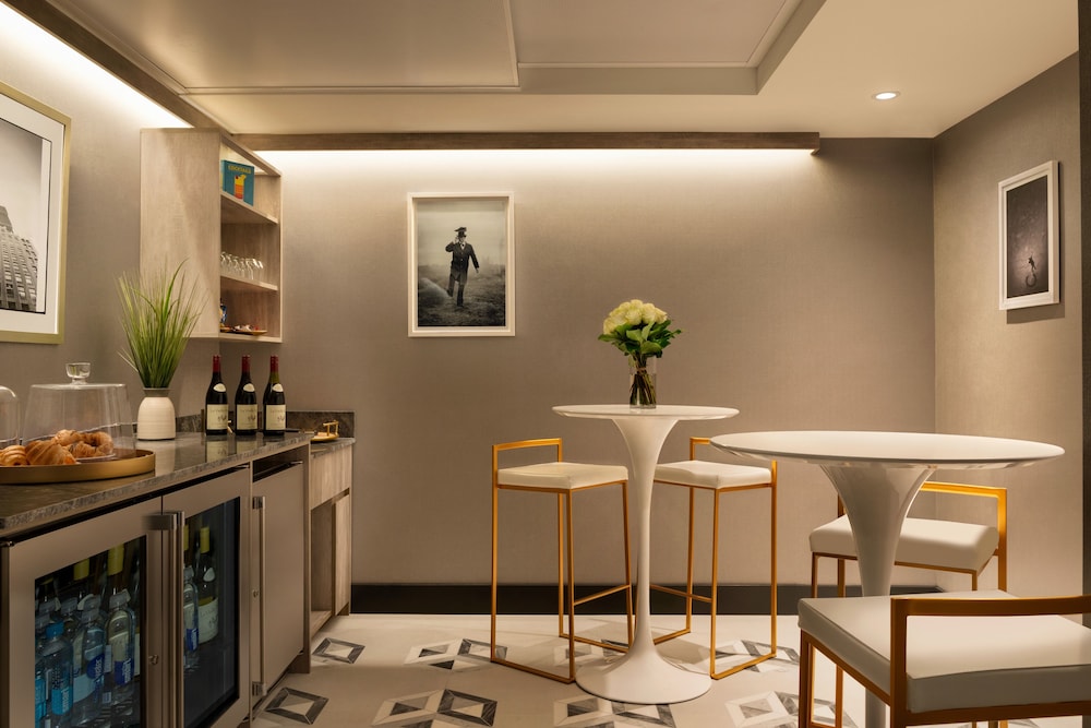 EXchange Hotel Vancouver 56/67