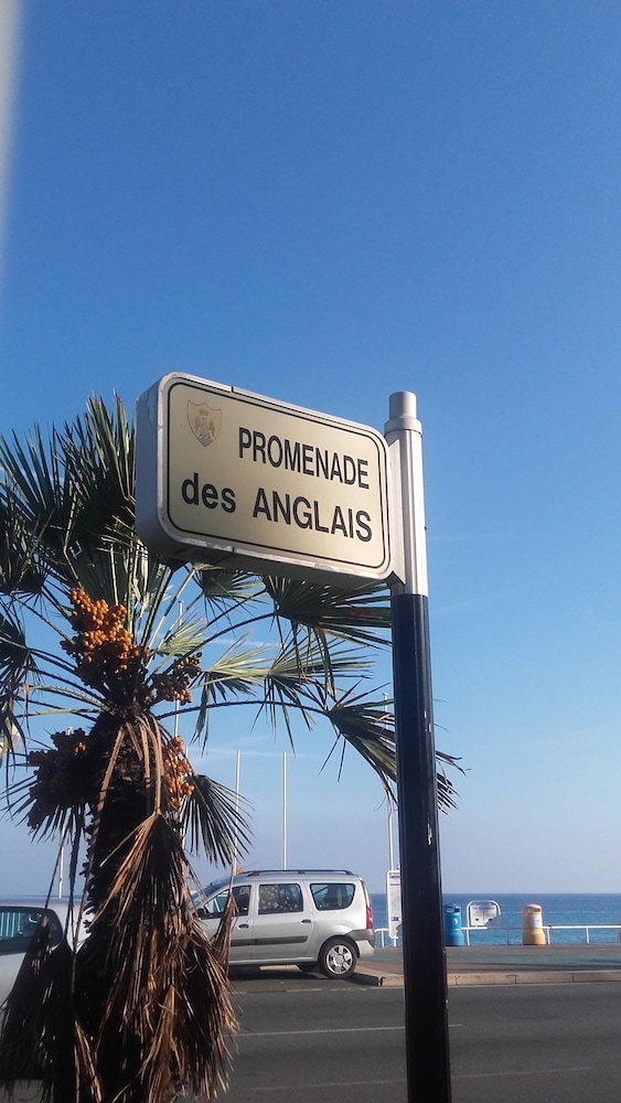 IBIS BUDGET NICE CALIFORNIE LENVAL 8/78