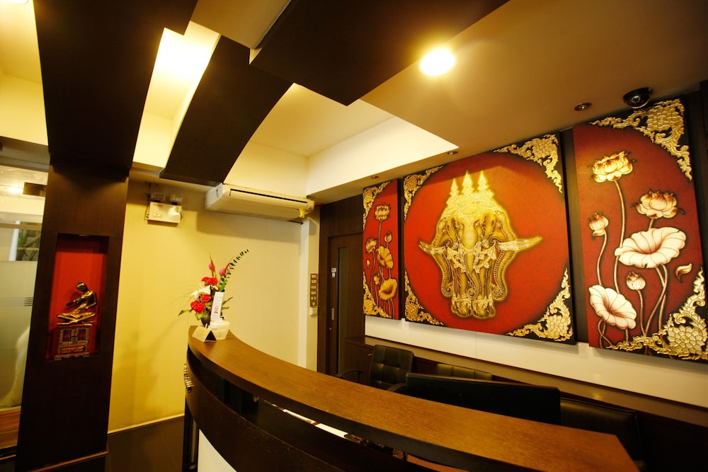 Mirth Sathorn Hotel 3/39
