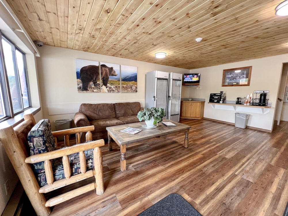 Beartooth Hideaway Inn and Cabins 45/56