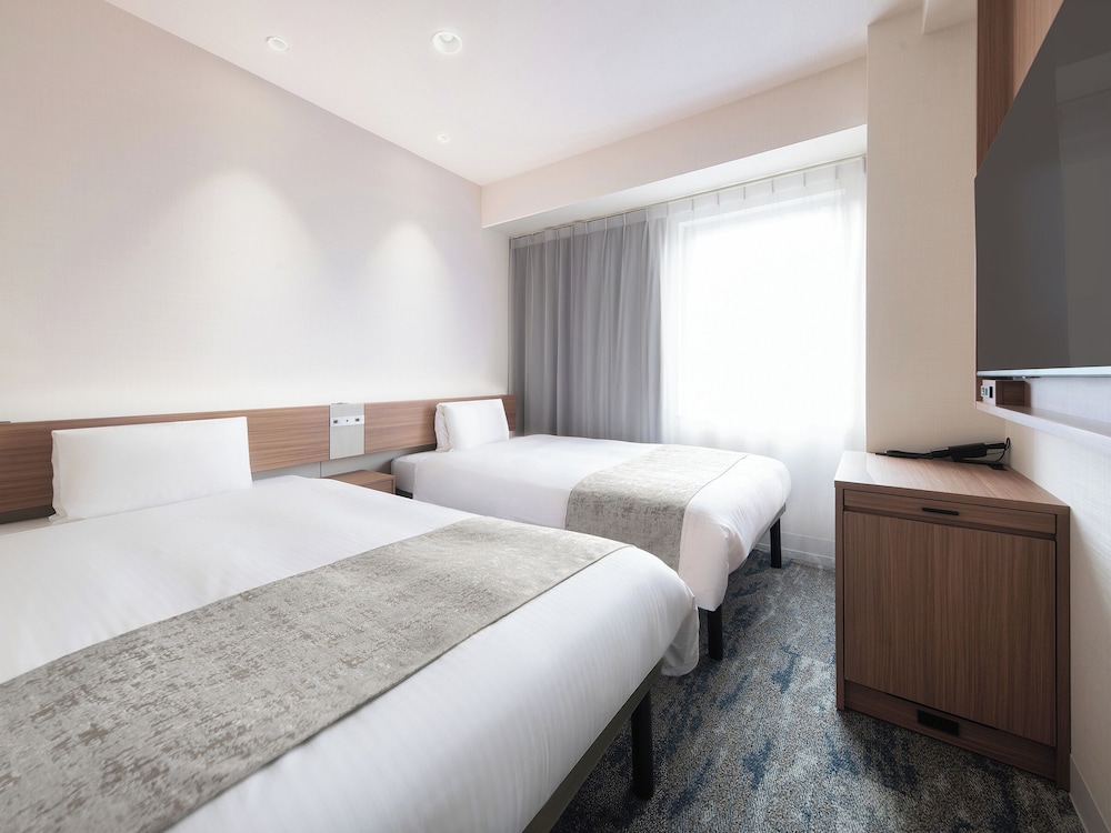 ROOM, TWIN BEDS
