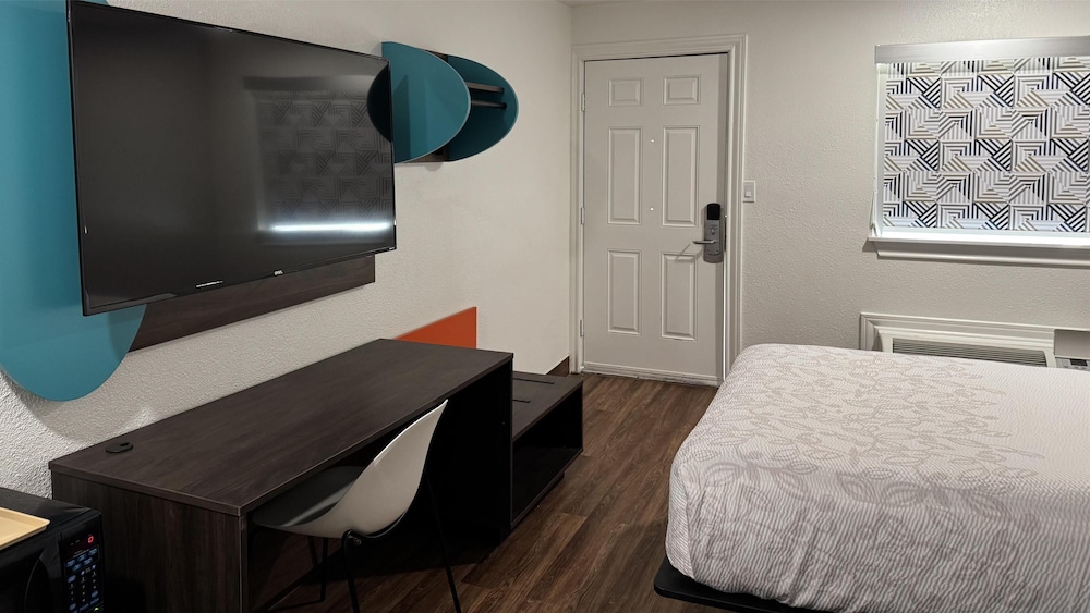 Motel6 Galveston, TX - Beach/Seawall 36/48