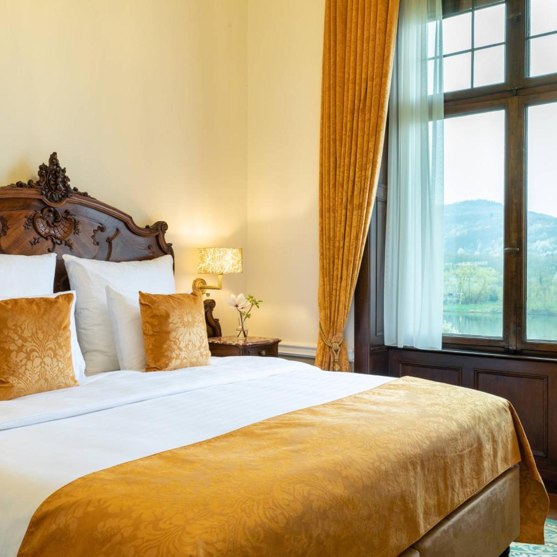 Guest Room, King Bed, Mosque View, Large