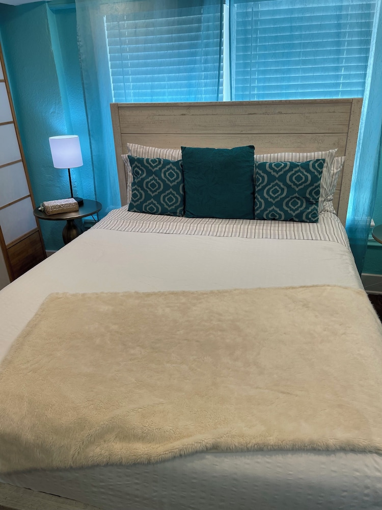 جناح بسرير كوين، Peace and Plenty Inn B&B 3/4