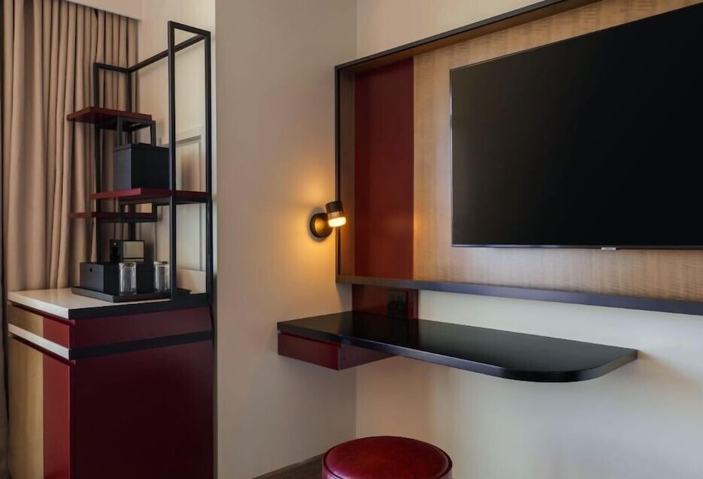 Renaissance New York Flushing Hotel at Tangram 4/44