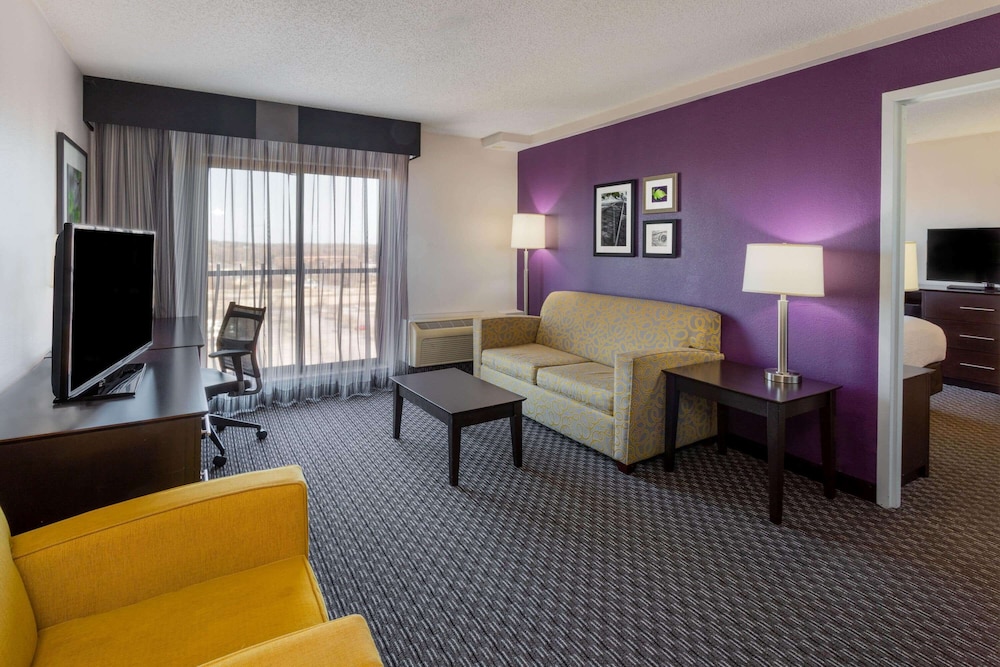 La Quinta Inn & Suites by Wyndham Minneapolis Bloomington W 36/52