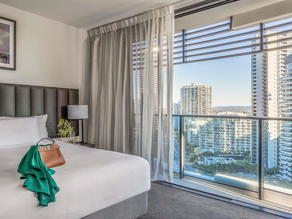 2 BEDROOMS, SUITE