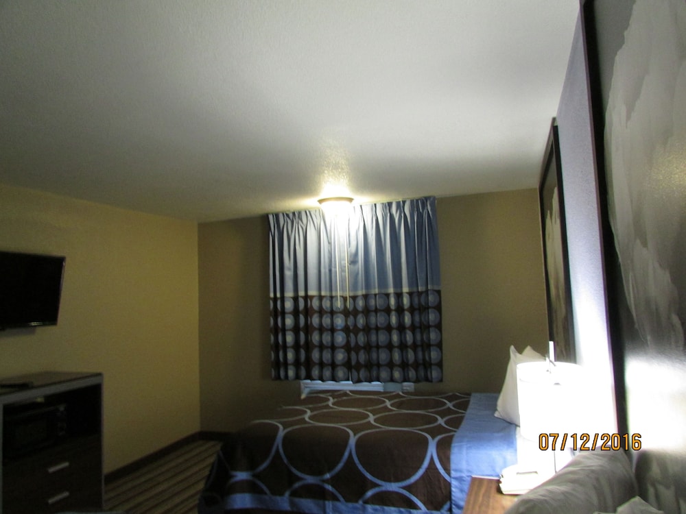 Super 8 By Wyndham Kingsville 26/47