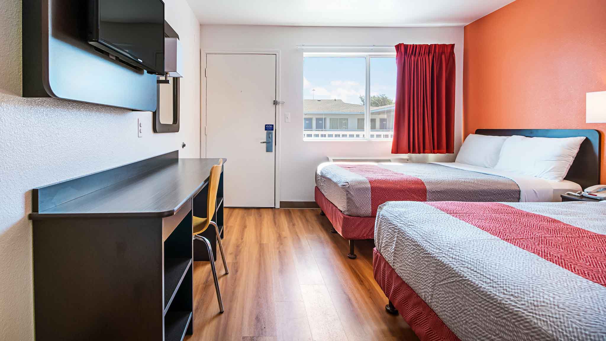 2 Full Beds
