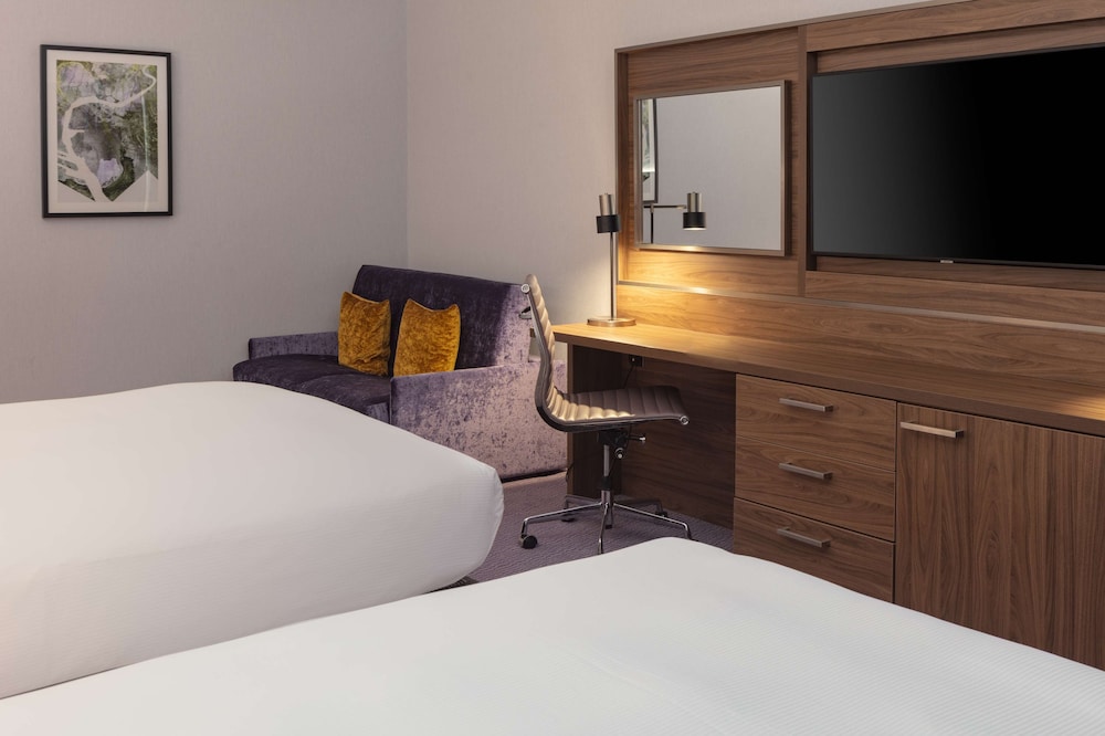 Doubletree By Hilton Edinburgh Airport 16/84