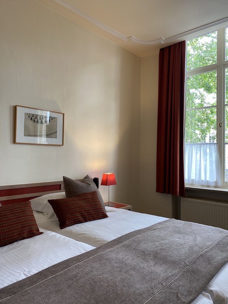 Hotel Adornes 10/34