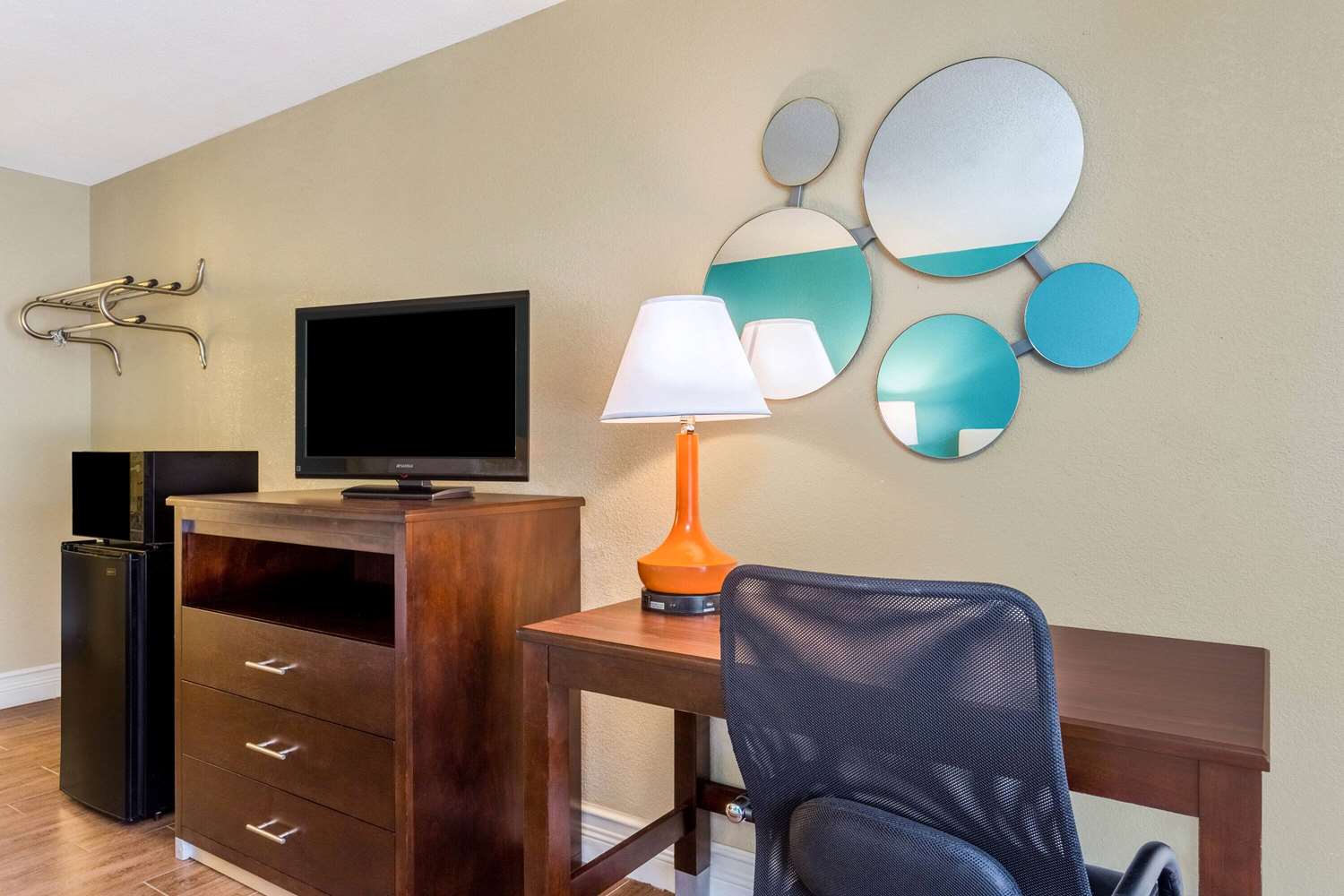 Howard Johnson by Wyndham Lakeland 16/23