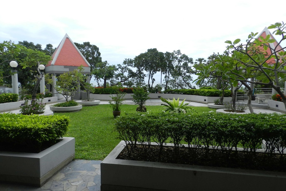 Alex Group Jomtien Plaza Condotel 36/50