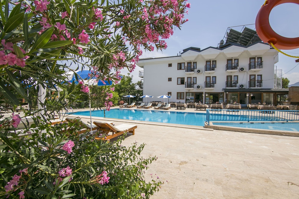 Kilim Hotel 67/71