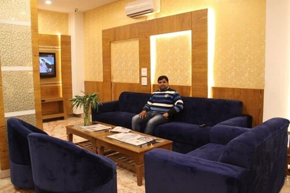 Hotel Golden Oasis Delhi 24/27