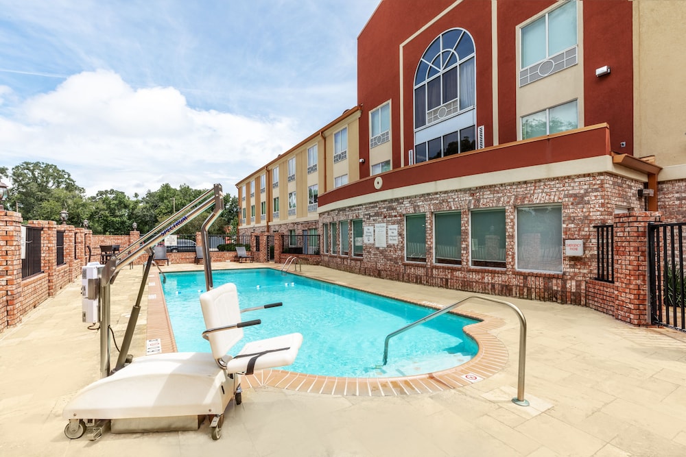 Holiday Inn Express Hotel And Suites Lafayette South 1/39
