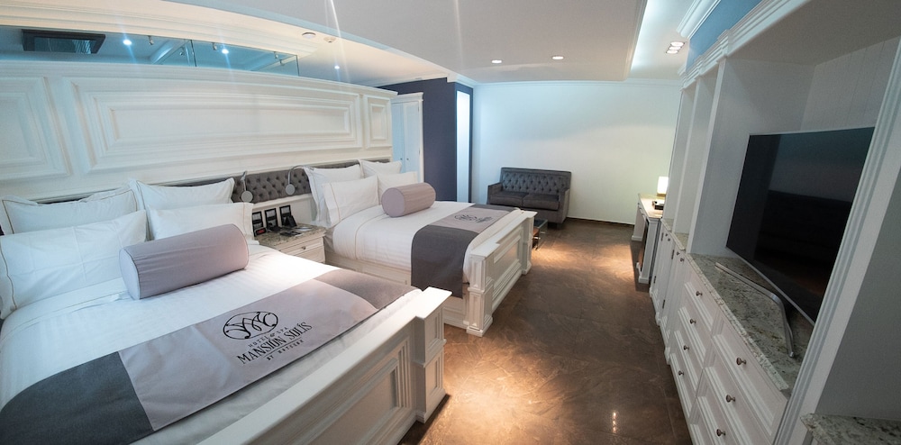 JUNIOR SUITE, 2 QUEEN BEDS