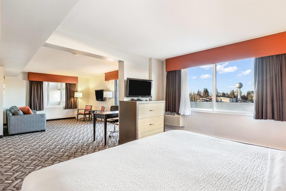 Studio, Suite, King Bed, Balcony