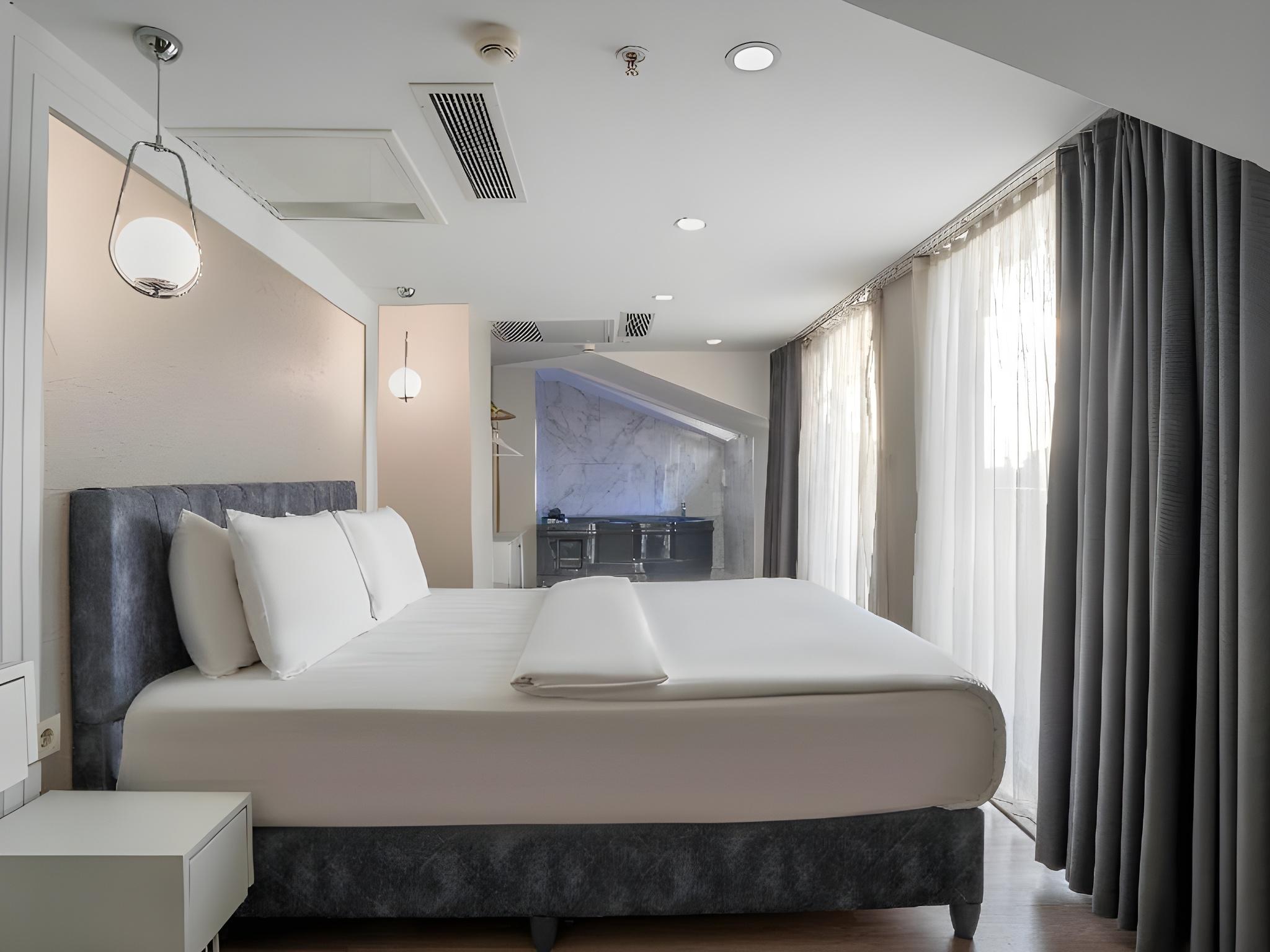 Premium, Queen Bed, Balcony
