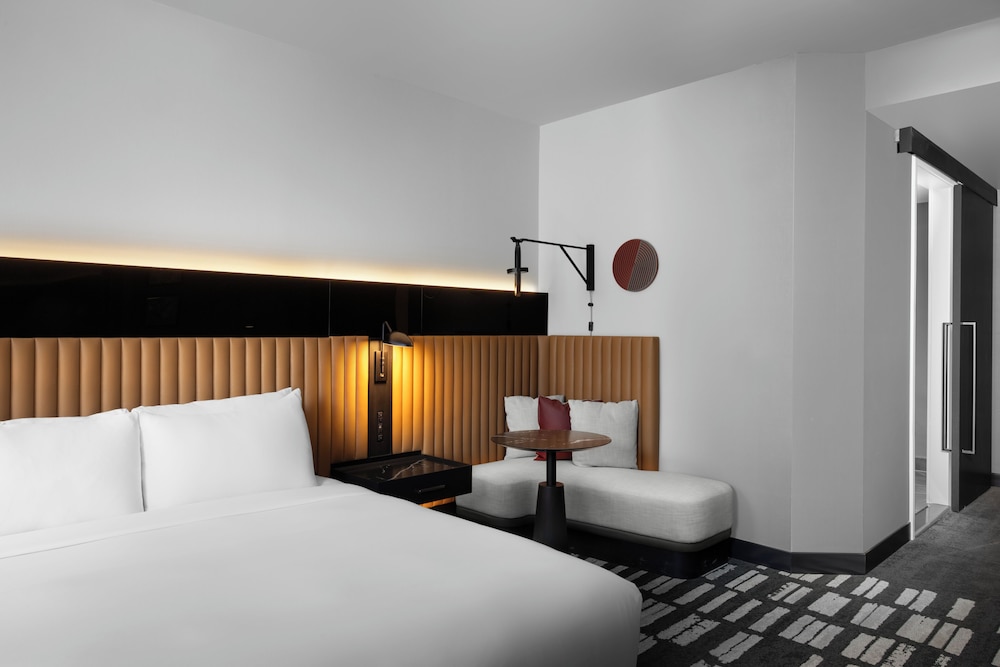 Signia By Hilton Indianapolis 9/37