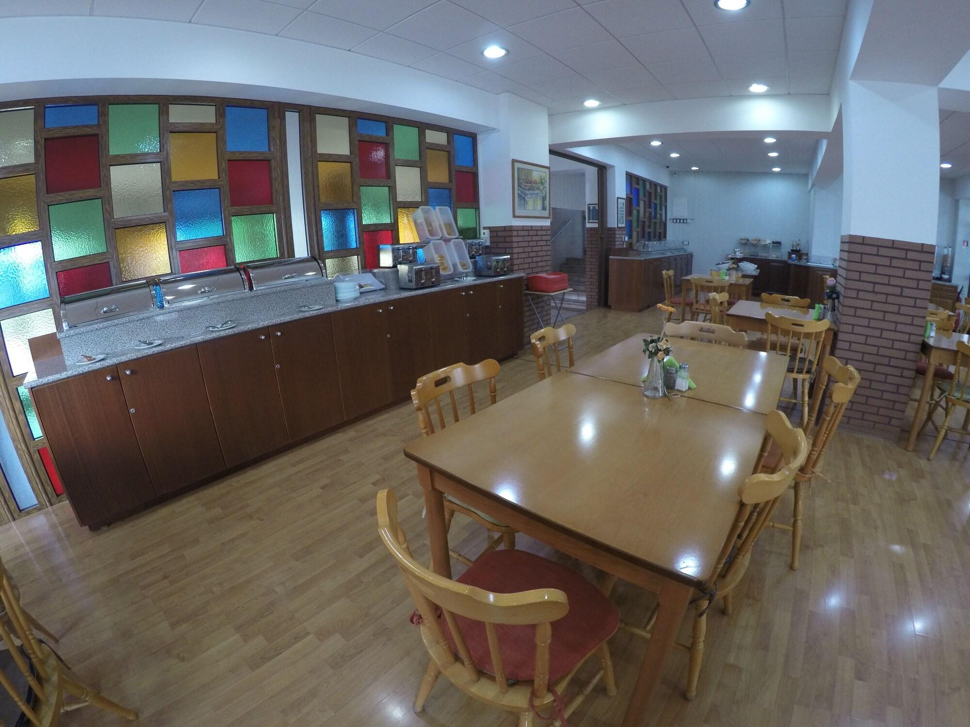 restaurant cafeteria
