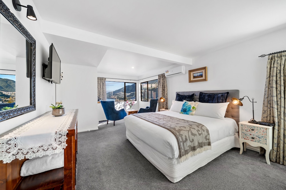 Balmoral Lodge 13/65