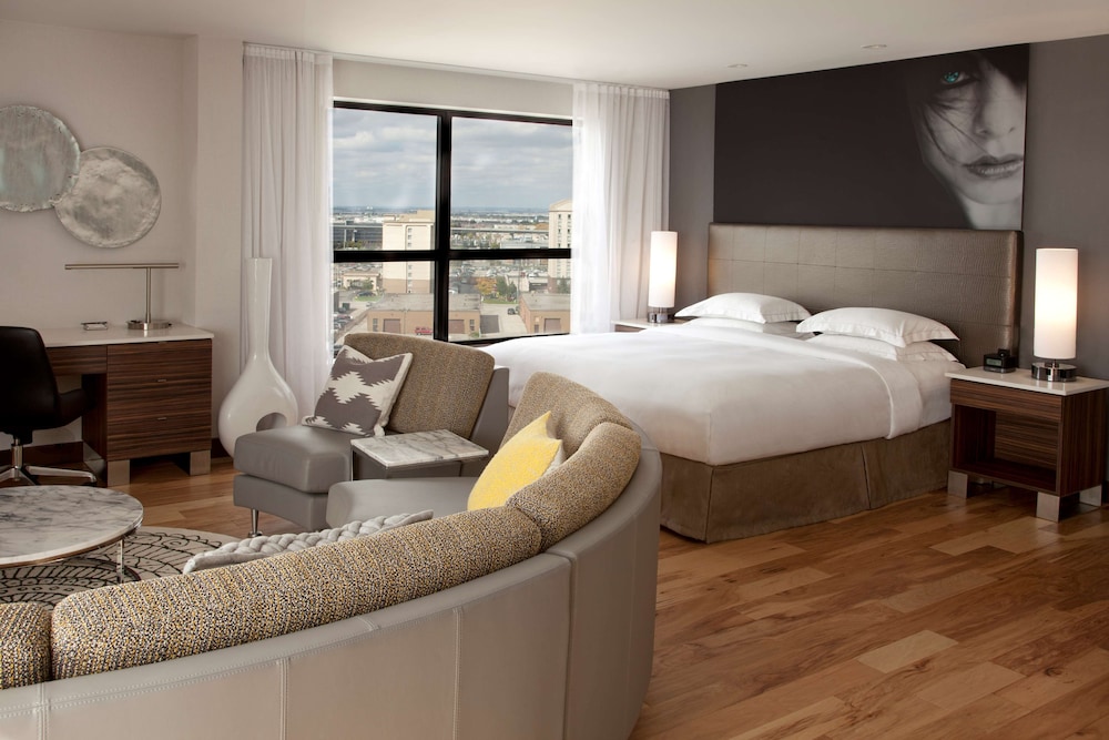 Hilton Toronto Airport Hotel & Suites 21/79