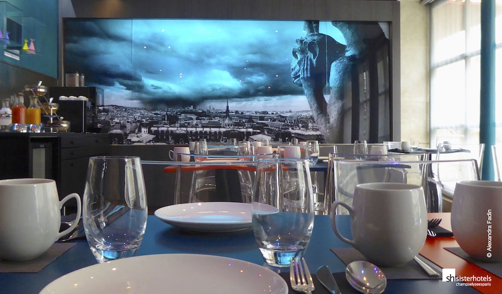 Hotel Bassano in PARIS